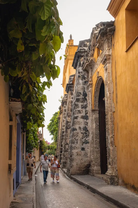 Historische Gasse mit Gebäuden im Stil einer deutschen Altstadt