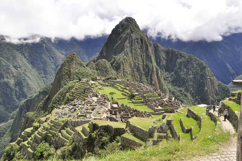 Historische Inka-Ruinenstadt Machu Picchu in den peruanischen Anden