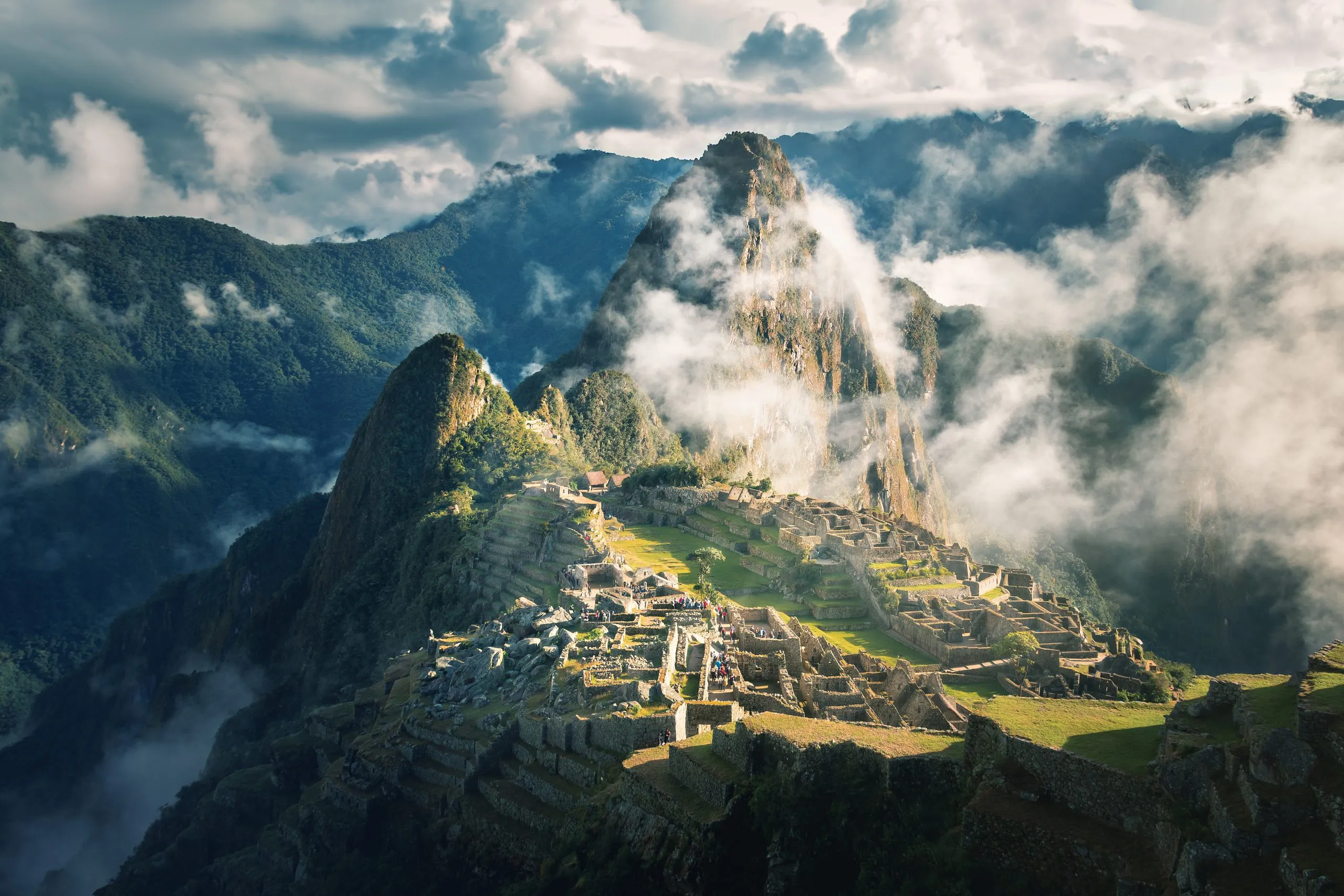 Historische Inka-Stätte Machu Picchu in Peru, Südamerika, aus der Vogelperspektive