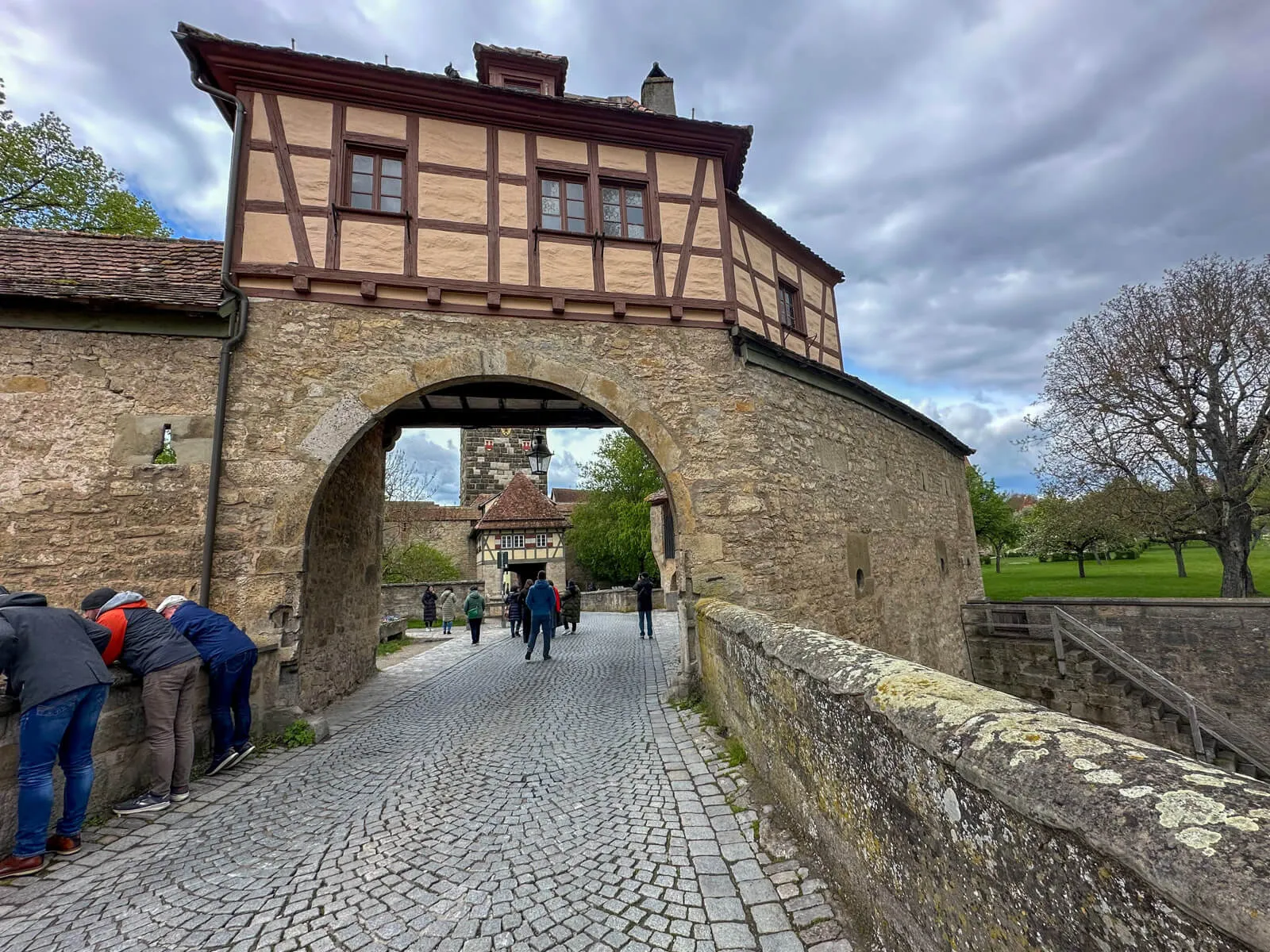 Historisches Stadttor: Der Röderturm markiert den Eingang zur mittelalterlichen Stadt Rothenburg ob der Tauber