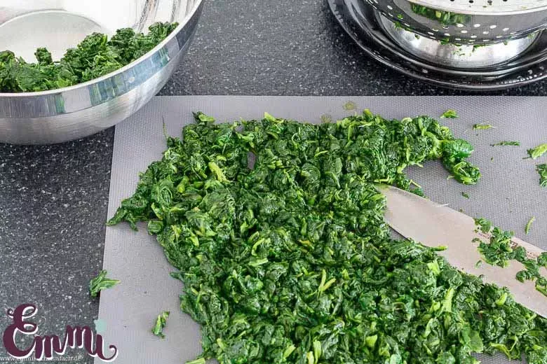 Hochwertiger Blattspinat, frisch oder tiefgekühlt, ist entscheidend für die Cannelloni-Füllung.