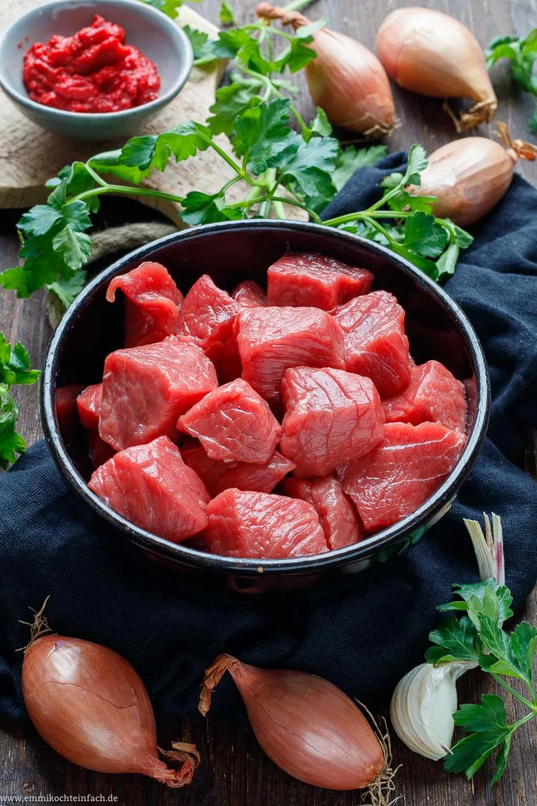 Hochwertiges Rindergulaschfleisch in Würfeln, sorgfältig ausgewählt für ein zartes Gulasch.