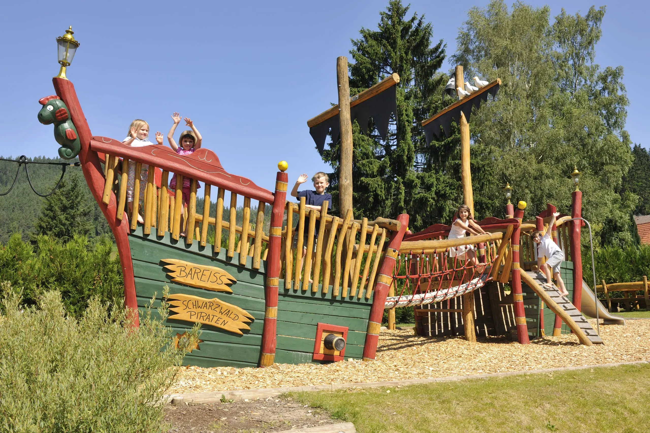 Hotel Bareiss im Schwarzwald Abenteuerspielplatz mit Piratenschiff
