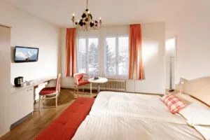 Hotel Beausite in Interlaken mit historischer Architektur und Bergblick