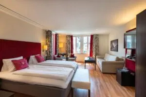 Hotel Krebs Interlaken mit zentraler Lage und traditionellem Schweizer Charme