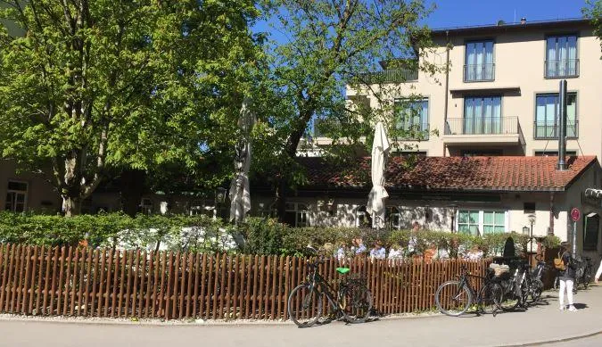 Impression des Osterwaldgarten Restaurants und Biergartens nahe dem Englischen Garten