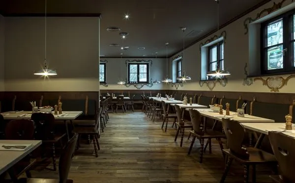 Inneneinrichtung für Events &amp; Feierlichkeiten im Wirtshaus Ayinger in der Au