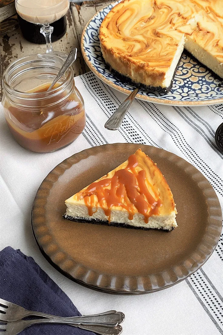 Irish Cream Cheesecake mit Whiskey-Karamell