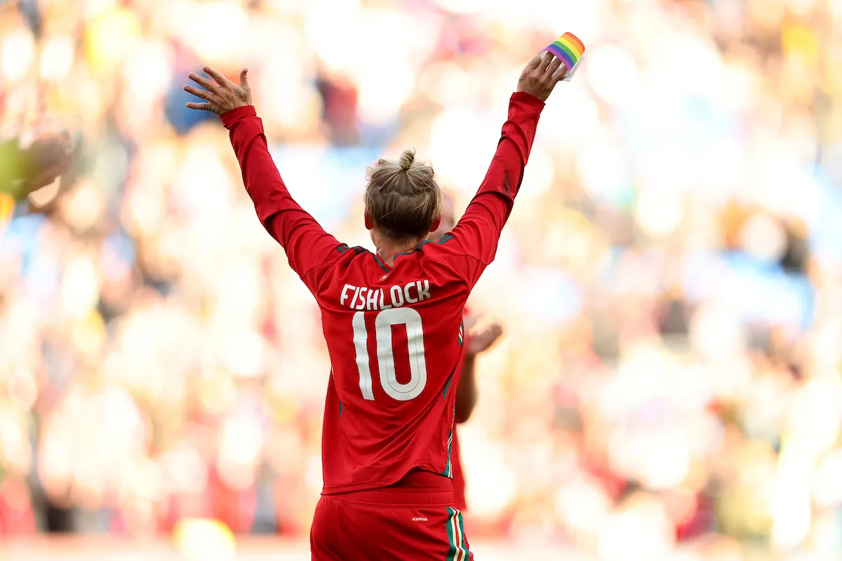 Jess Fishlock in Aktion bei ihrem Abschiedsspiel für die Wales Frauen-Nationalmannschaft