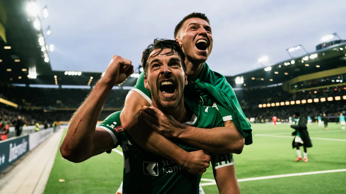 Jubelnde FCSG-Spieler nach dem 3:1-Auswärtssieg gegen die Young Boys in Bern