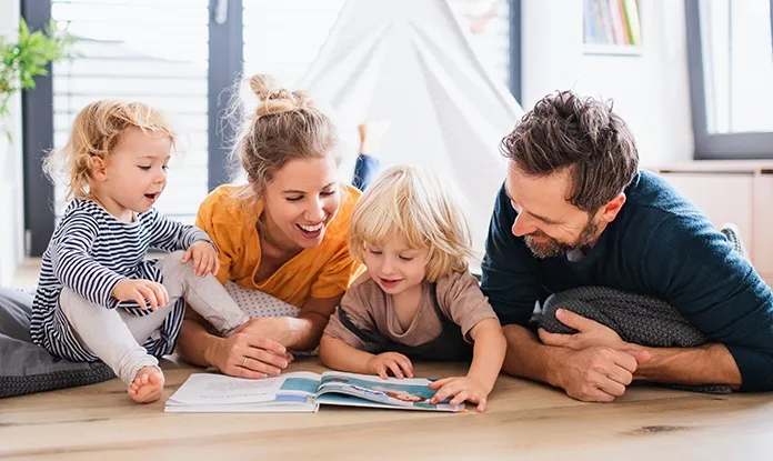 Junge Familie mit Kindern