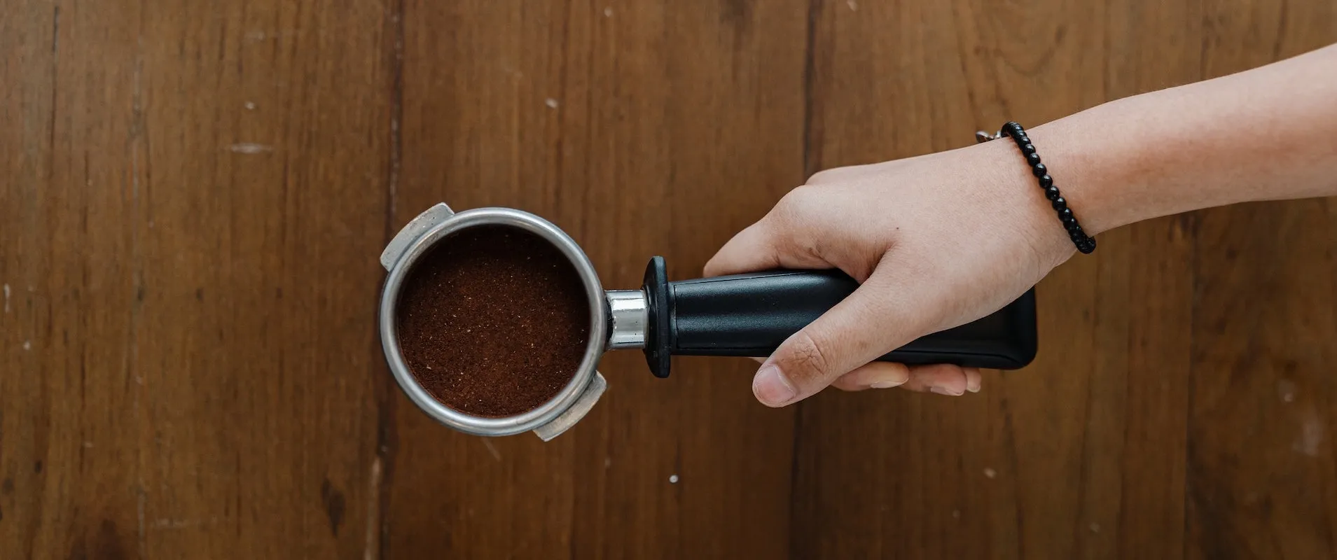 Kaffeemaschine für Wohnmobile und Camper Vans, bereit für den Morgenkaffee in der Natur