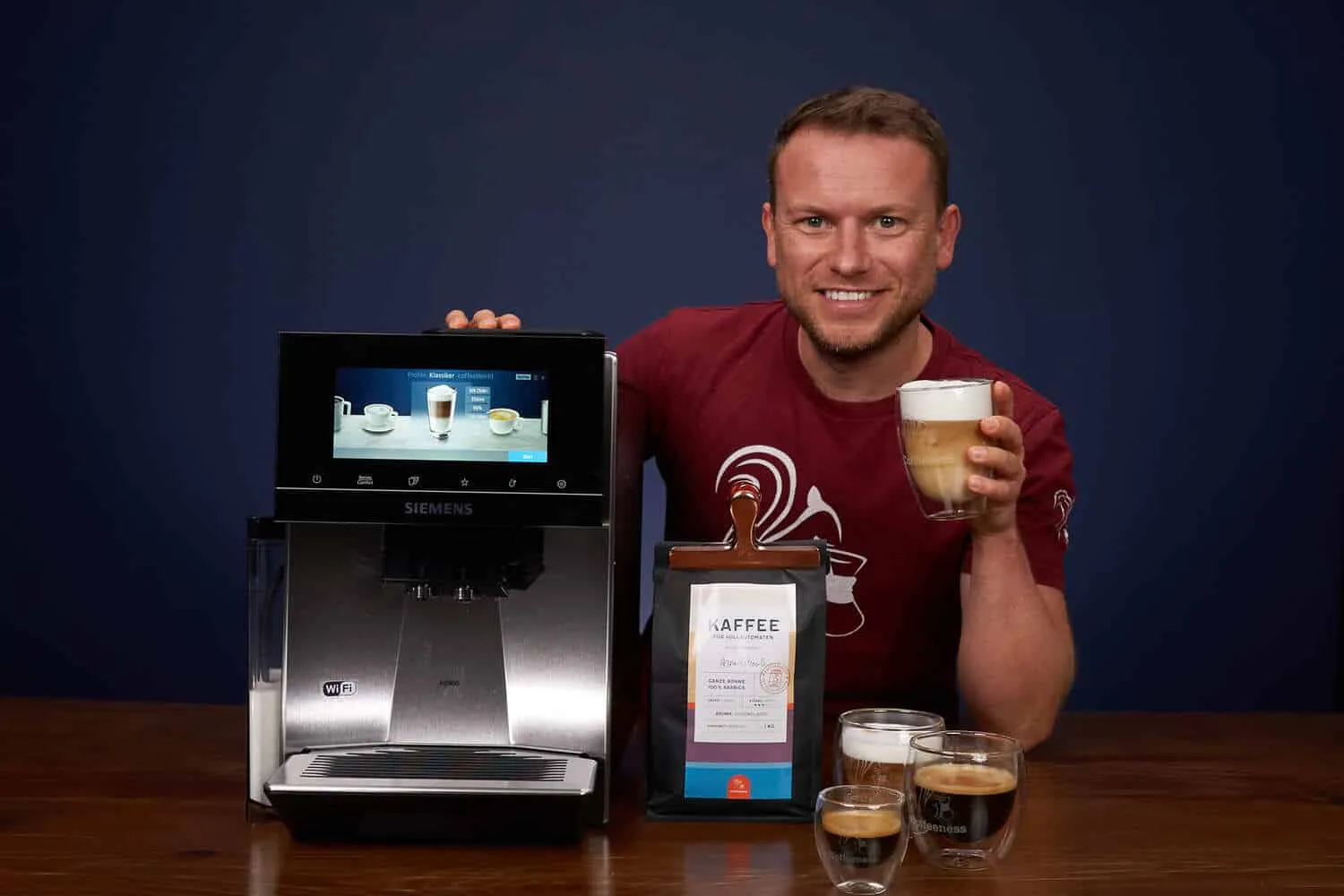 Kaffeetassen mit Milchschaum