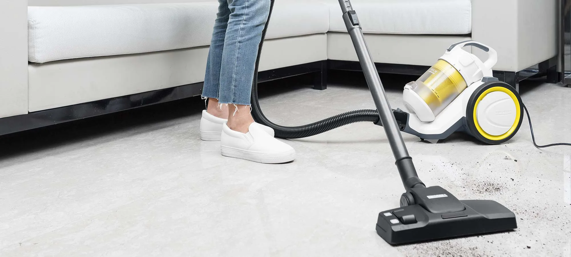 Kärcher Staubsauger für zu Hause in einem modernen Wohnzimmer