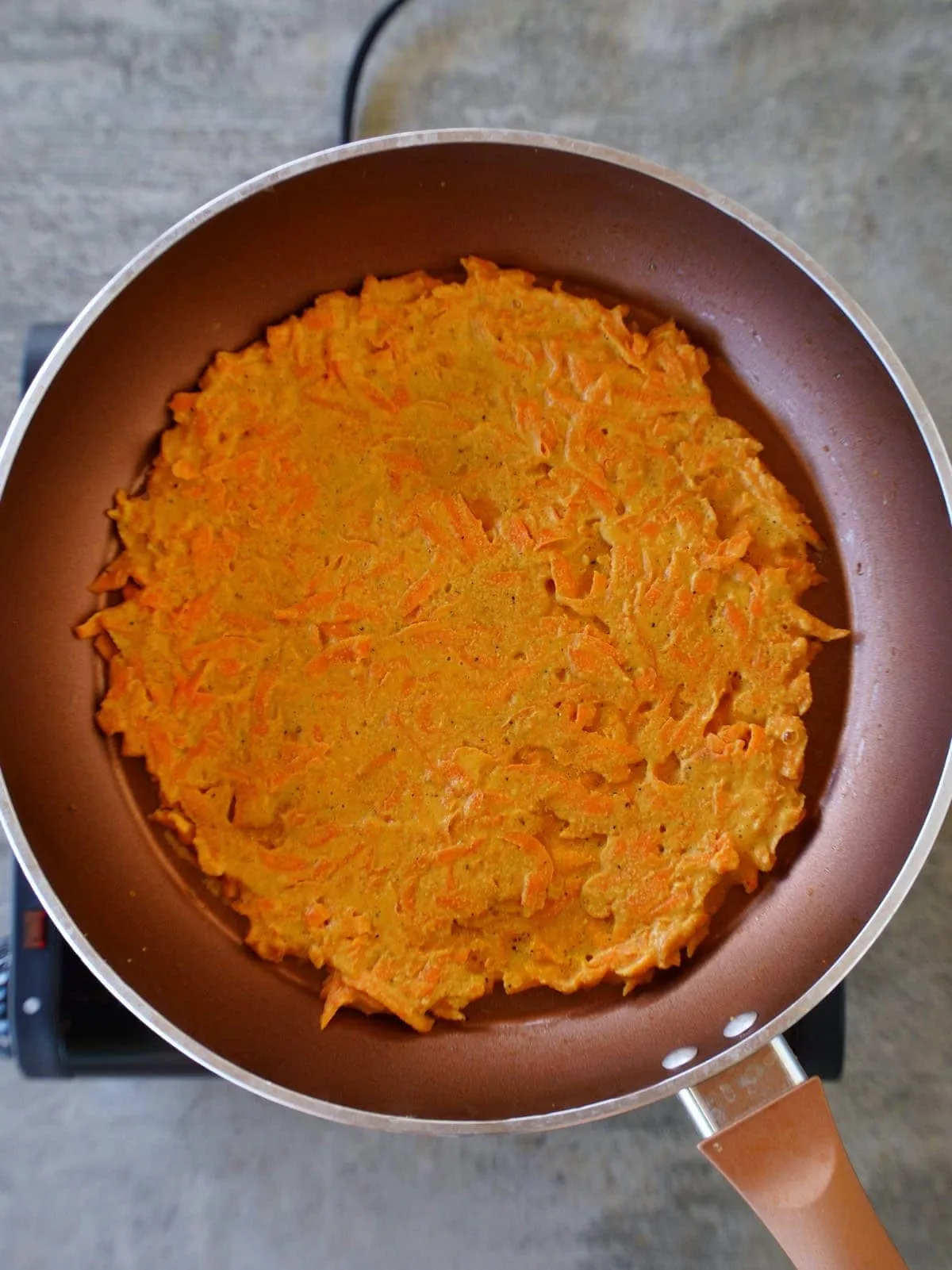 Karotten-Omelette in der Pfanne