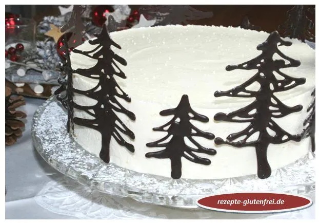 Käse-Sahne-Torte glutenfrei mit Schoko-Bäumchen als festliche Dekoration
