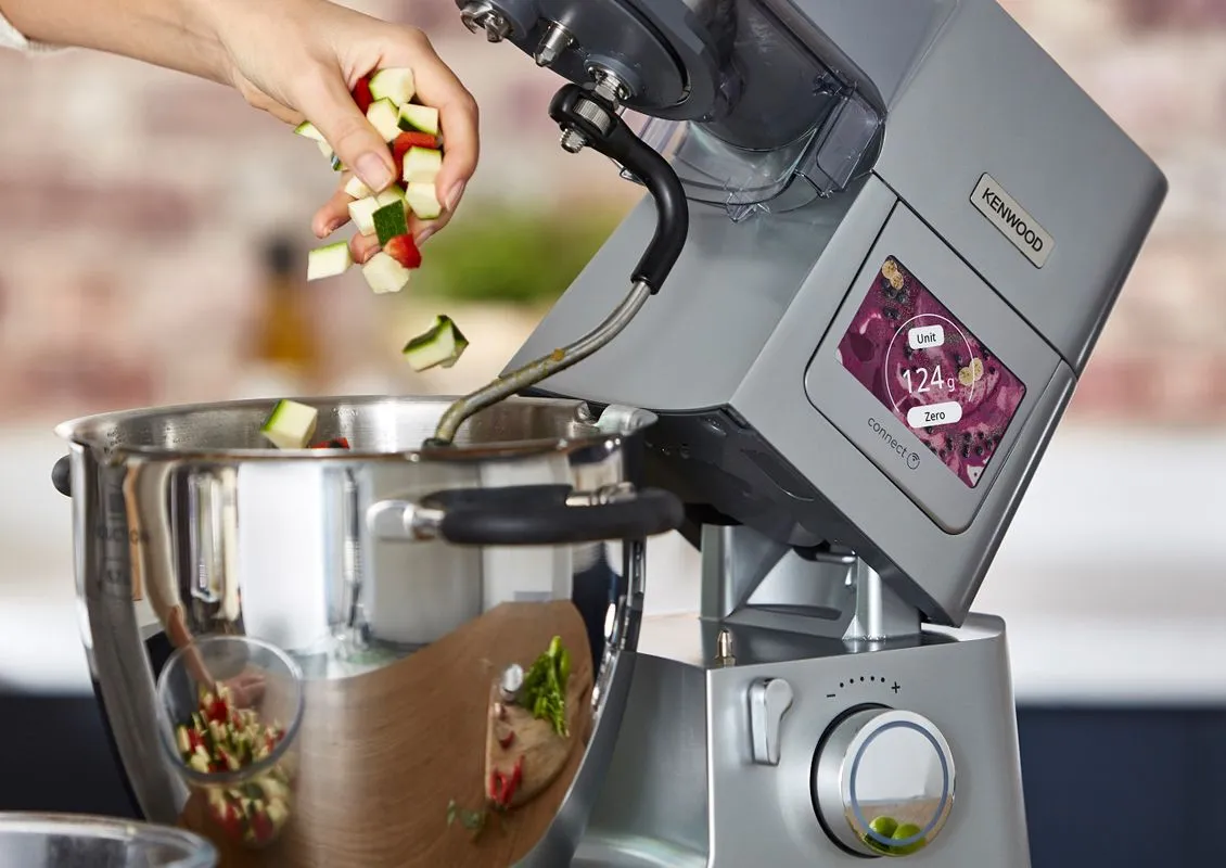 Kenwood Cooking Chef XL mit integrierter Waage, ideal für die Zubereitung von Speisen - effizient, modern und multifunktional.
