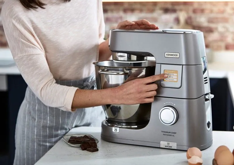 Kenwood Titanium Chef Patissier XL: leistungsstarke Küchenmaschine zur einfachen Zubereitung von Teigen und weiteren Backwaren.