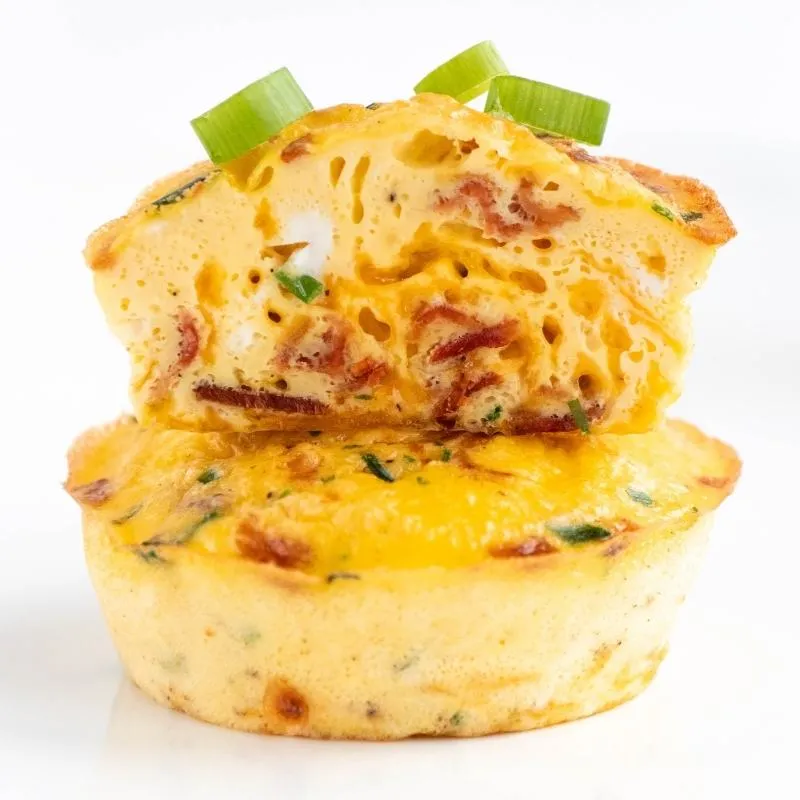 Keto Bacon und Cheddar Ei-Muffins