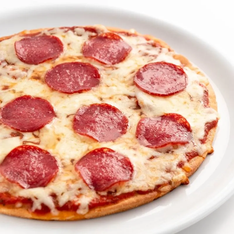 Keto Salami Pizza ohne Kohlenhydrate