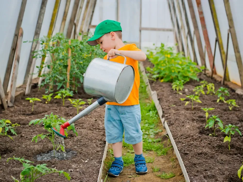 Kinder im Gemüsegarten, Umgang mit Natur durch Gartenarbeit beibringen