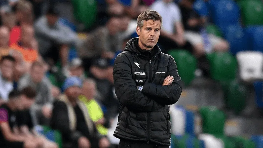 Kjetil Knutsen, Cheftrainer von Bodø/Glimt, gibt Anweisungen am Spielfeldrand