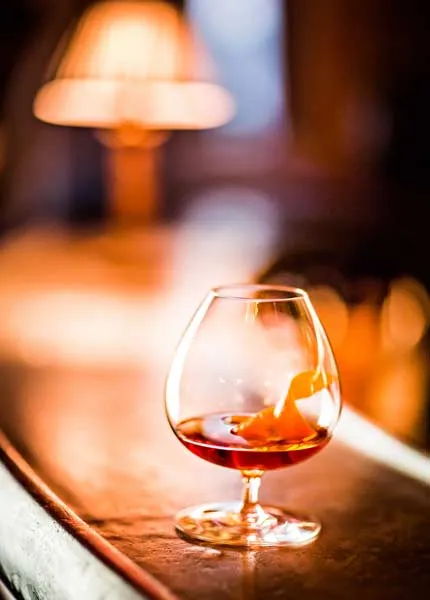 Klassischer Cognac-Schwenker für den optimalen Genuss von Weinbrand und Edelbränden