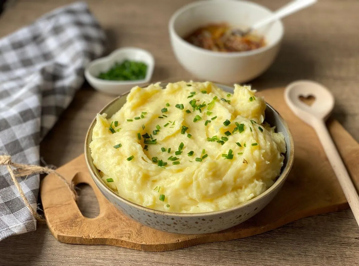 Klassischer deutscher Kartoffelbrei, cremig und selbstgemacht