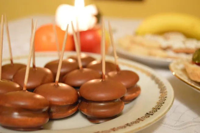 Kleine, festliche No-Bake-Desserts, ideal für Silvester