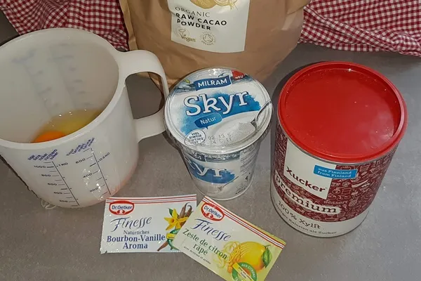 Kleine Skyr-Küchlein mit Blaubeeren, eine ideale portionierte Option für den Weight Watchers Geburtstag.