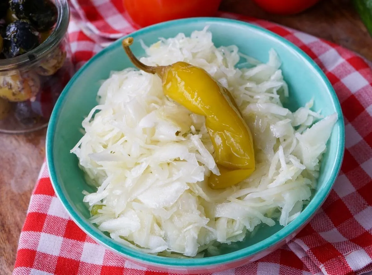 Knackiger Krautsalat: Eine schnelle und frische Thermomix Beilage für Ihr Mittagessen
