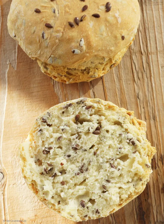 Knusprige Leinsamenbrötchen ohne Hefe, perfekt für das Frühstück