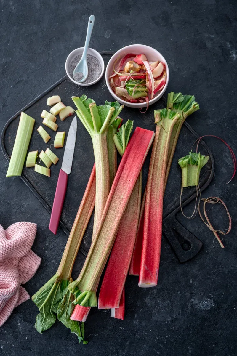 Knuspriger Rhabarberkuchen, schneller Geburtstagskuchen für Mütter