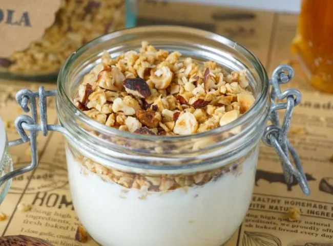 Knuspriges Nuss-Granola mit gerösteten Haferflocken