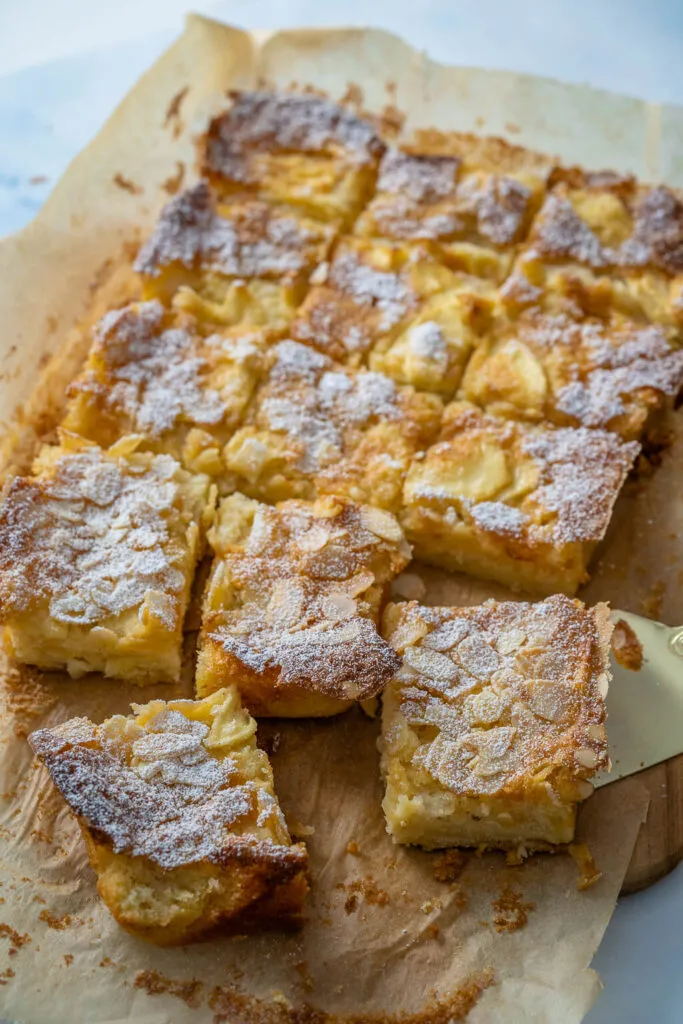 Köstlicher Apfelkuchen mit Mandeln und Vanille