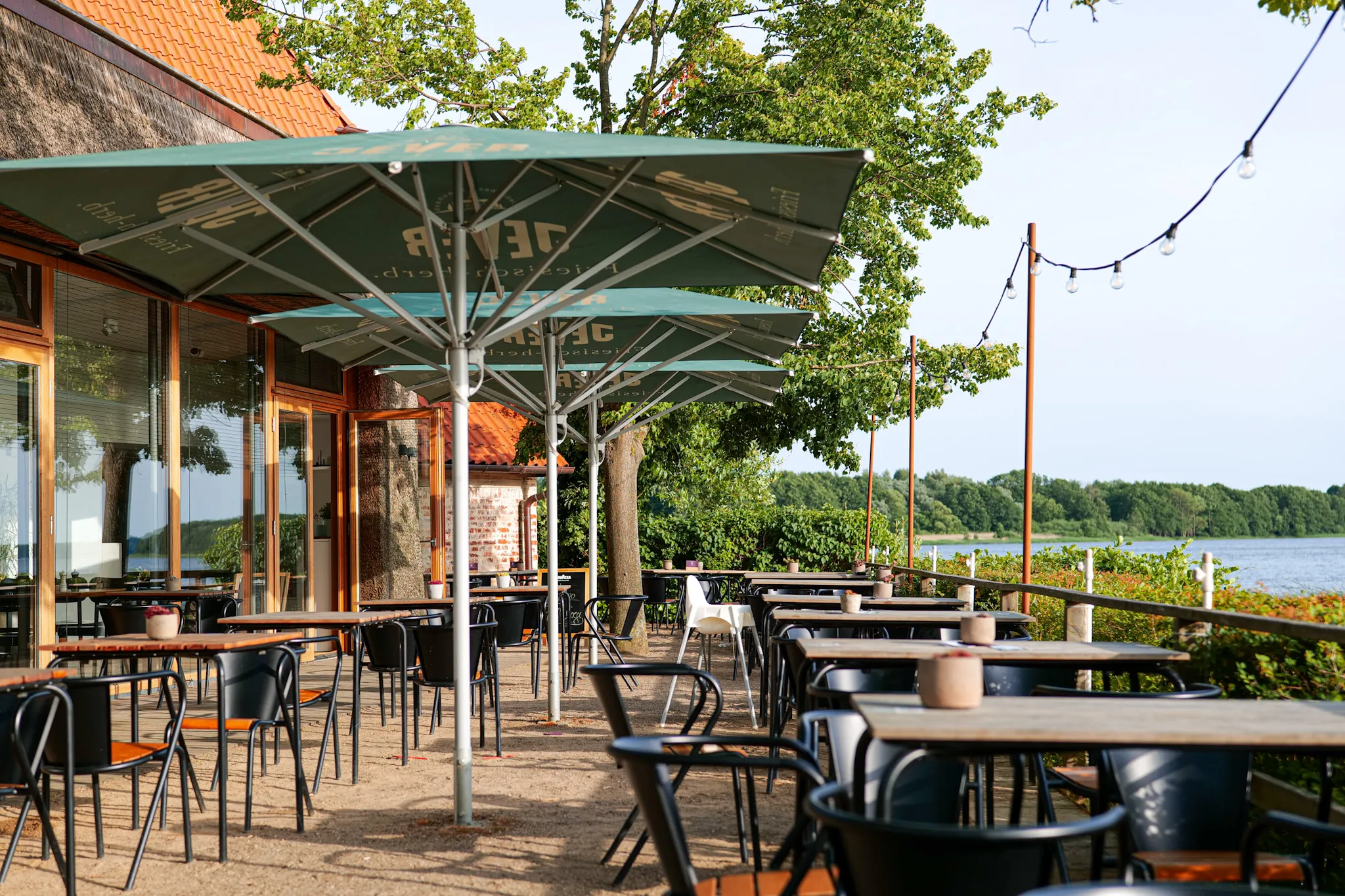 Köstliches Essen auf der Terrasse des Fährhauses Rothenhusen