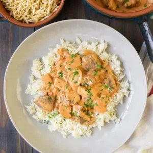 Köstliches Stroganoff Gericht mit zartem Rindfleisch und Soße