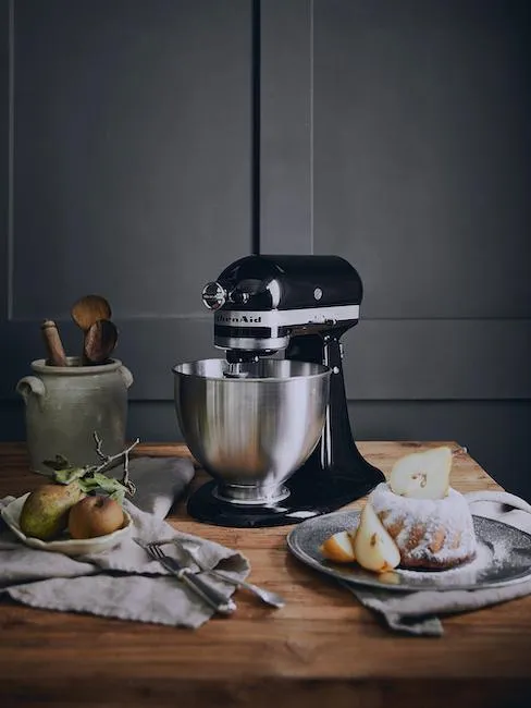 Küchengeräte als Geschenkidee, hier eine KitchenAid in Rot
