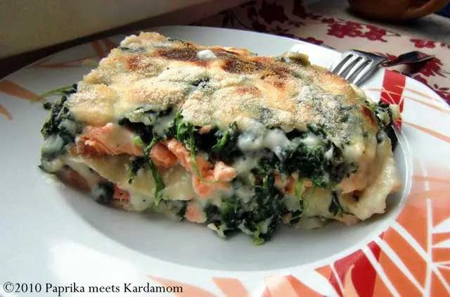 Lachs-Spinat-Lasagne mit Meerrettich, frisch aus dem Ofen