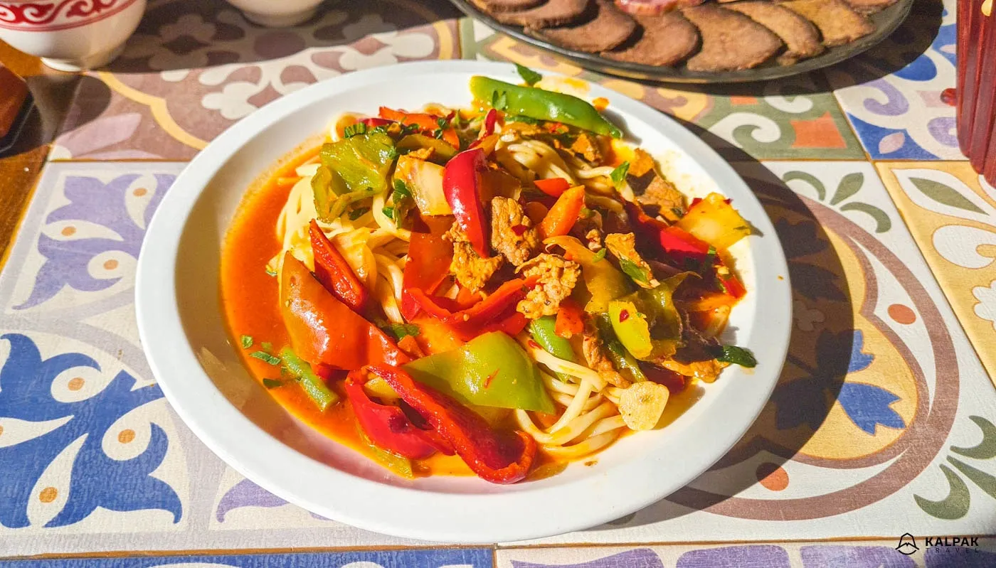 Laghman, ein Gericht mit handgezogenen Nudeln