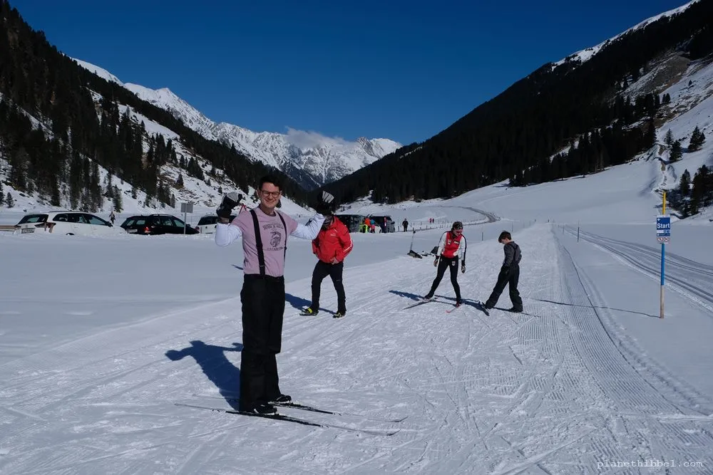 Langläufer im verschneiten Bayerischen Wald