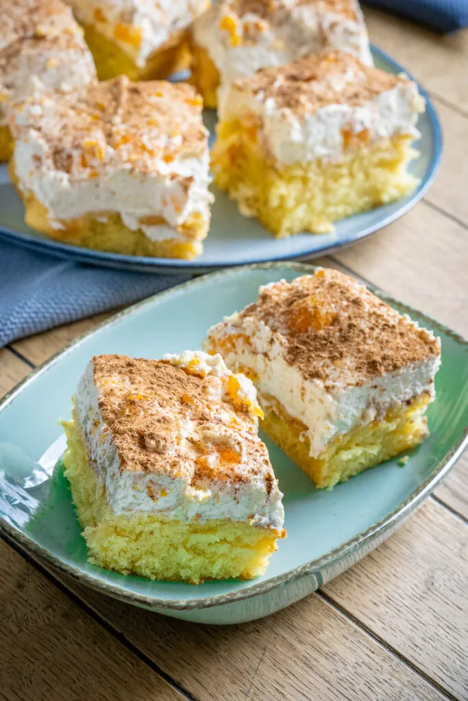 Leckerer, saftiger Fantakuchen vom Blech mit Schmand und Mandarinen