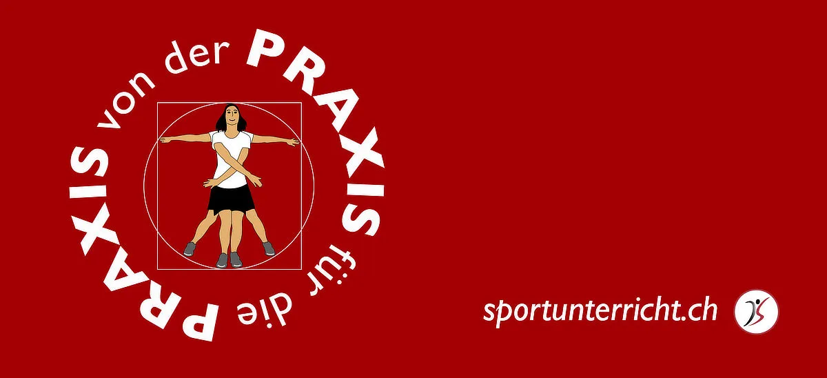 Lehrer und Schüler im Sportunterricht mit einer Vielzahl von Sportgeräten und Ballspielen