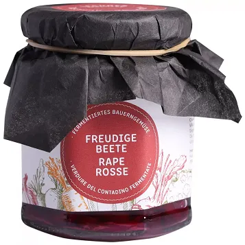 Leuchtend rote Bete, kunstvoll fermentiert in einem Einmachglas als probiotische Köstlichkeit