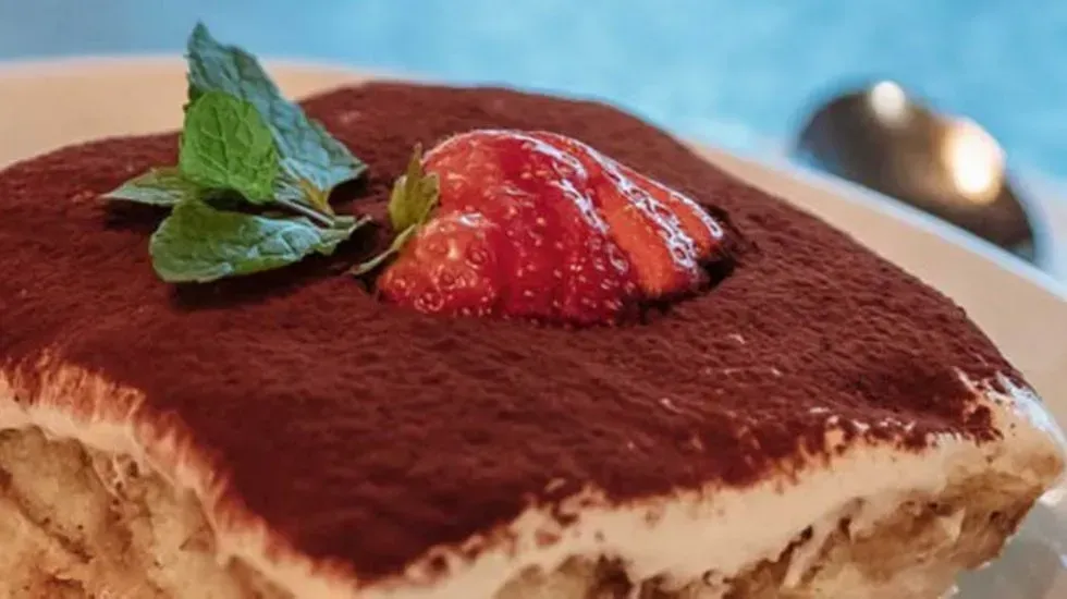 L'Osteria Dolci Speisekarte: Eine Auswahl an italienischen Desserts wie Tiramisu und Panna Cotta.