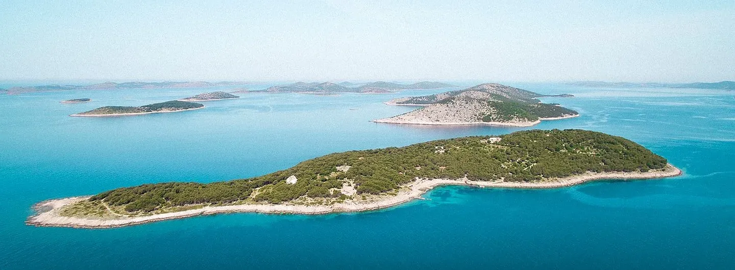 Luftaufnahme der SpicyIsland in Kroatien, ideal für Swinger Urlaub Erlebnisse