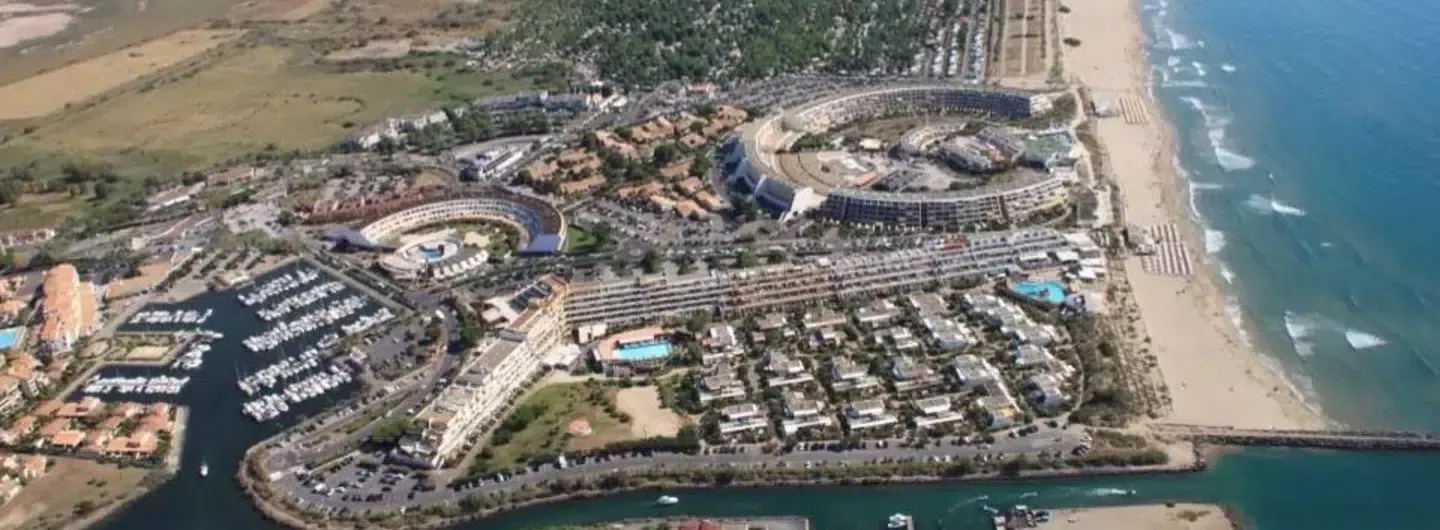 Luftbild von Cap d'Agde, der Welthauptstadt für FKK und Swingerurlaub