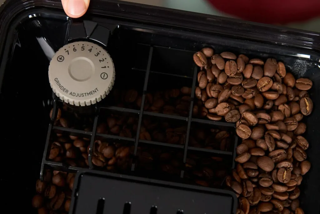 Mahlgradeinstellung am DeLonghi Eletta Explore Titan Kaffeevollautomat