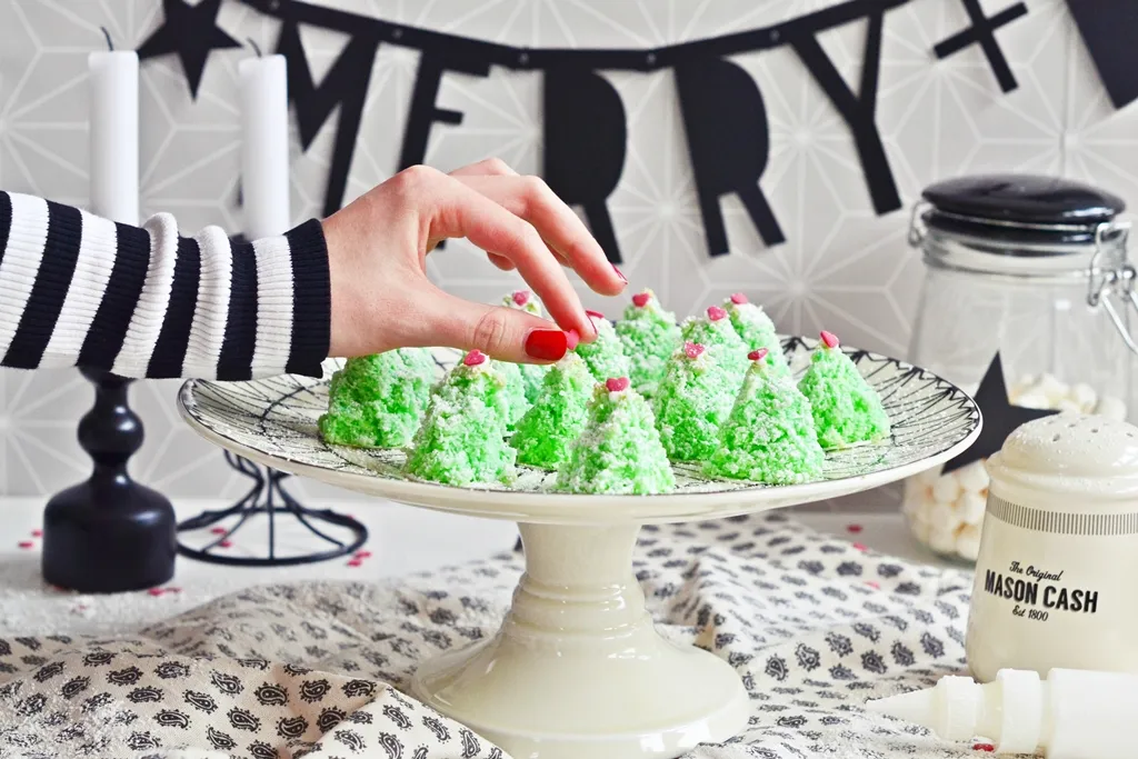 Makronen Rezept für zartgrüne Tannenbaum-Kokosmakronen