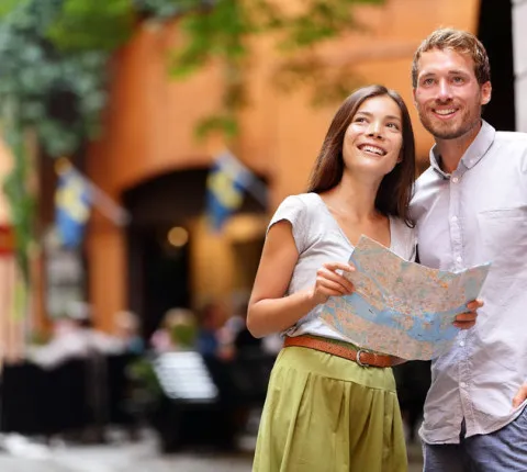 Malerische Gasse in einer europäischen Stadt, ideal für einen Kurztrip